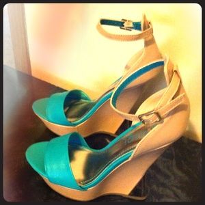 😙 SALE👡💕 foam green and nude heels